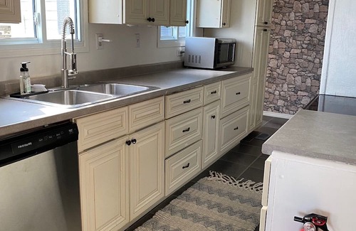 Harwich Casa | Cozy Cottage on Rondeau Bay in Erieau steps from local restaurants!