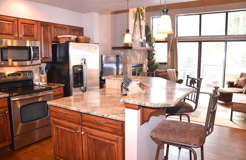 Warrior's Mark Chalet De Esquí | Private Hot Tub | Walk to Lift & Main St