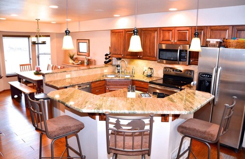 Warrior's Mark Chalet De Esquí | Private Hot Tub | Walk to Lift & Main St