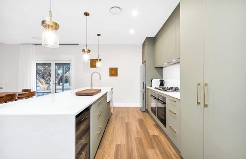 Cooma Casa | Newly renovated 4 bed, 3 bath retreat with lux stone fireplace & cook’s kitchen