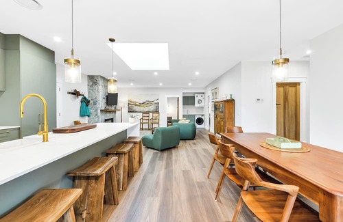 Cooma Casa | Newly renovated 4 bed, 3 bath retreat with lux stone fireplace & cook’s kitchen