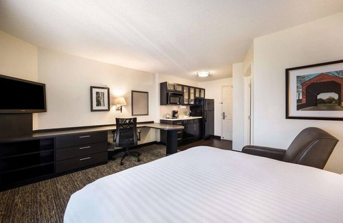 Braintree Hotel | Family Getaway | Spacious Haven Near New England Aquarium & Boston Harbor