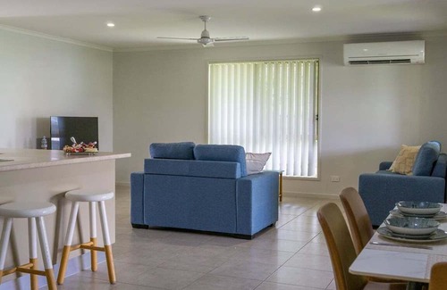 Tin Can Bay Casa | Welcome to "Tinnie Retreat"
