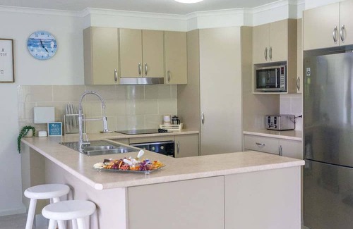 Tin Can Bay Casa | Welcome to "Tinnie Retreat"