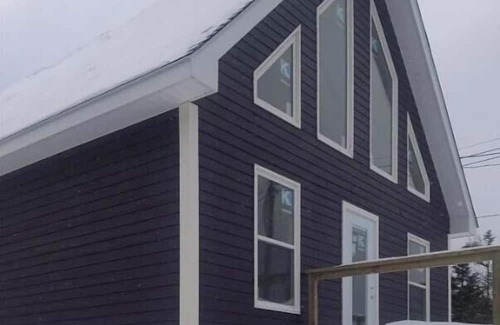 Rocky Harbour Chalet De Esquí | Executive Living in our Purple Three-Bedroom Chalet