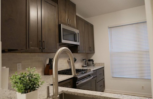 Potomac Falls Casa | Cozy 3BR townhome with parking near Dulles Airport