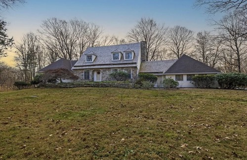 Redding Ridge Casa | Cozy Lakeside Home with 3 Fireplaces & Garage.