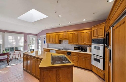 Redding Ridge Casa | Cozy Lakeside Home with 3 Fireplaces & Garage.
