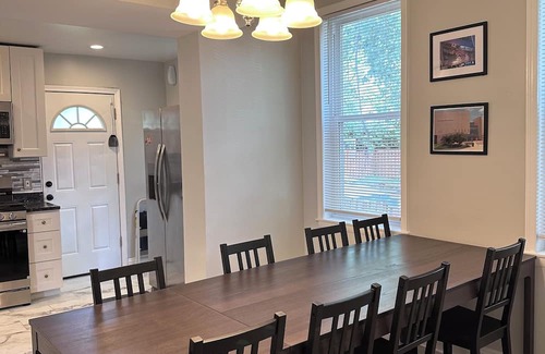 Overlea Casa | Spacious 4-bedroom retreat house with plenty of parking
