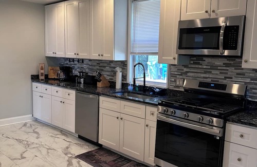 Overlea Casa | Spacious 4-bedroom retreat house with plenty of parking