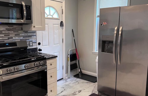 Overlea Casa | Spacious 4-bedroom retreat house with plenty of parking