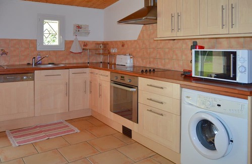 Gornac Casa | Charming Holiday Home in Gornac with Swimming Pool