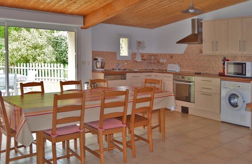 Gornac Casa | Charming Holiday Home in Gornac with Swimming Pool