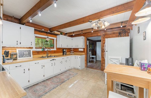 Bynum Cabina | Cozy 2-bedroom cabin in charming Pittsboro with fitness room, AC