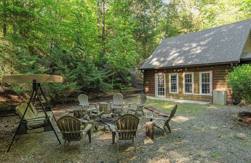 Bynum Cabina | Cozy 2-bedroom cabin in charming Pittsboro with fitness room, AC