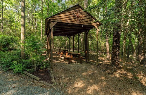 Bynum Cabina | Cozy 2-bedroom cabin in charming Pittsboro with fitness room, AC