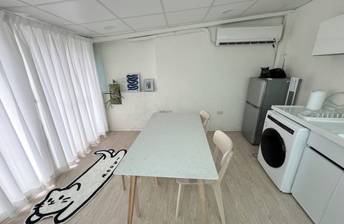 Shida Casa | 2-min walk MRT/High-speed Wi-Fi/55" smart TV/sunny balcony/Retro style