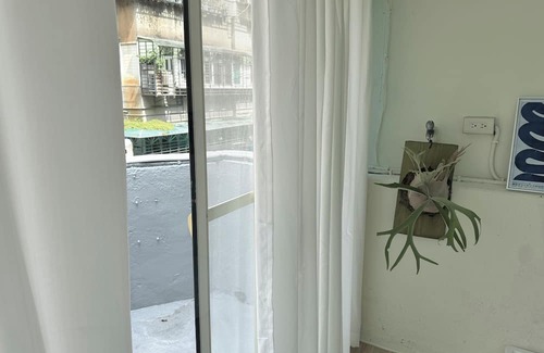 Shida Casa | 2-min walk MRT/High-speed Wi-Fi/55" smart TV/sunny balcony/Retro style