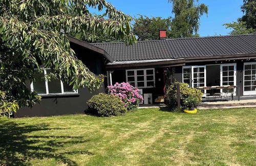 Yderby Casa | Family Vacation home 1 minute from Beach