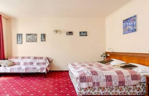 Funfhaus Hotel | Altwienerhof, a cozy and artistic apartment with excellent connections in Vienna