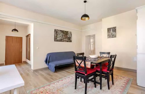 Funfhaus Hotel | Altwienerhof, a cozy and artistic apartment with excellent connections in Vienna