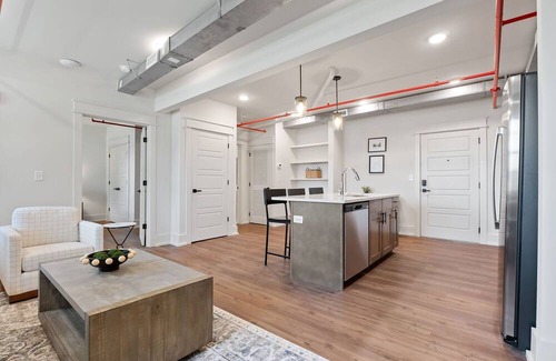 McMinnville Condominio | Stay in the spacious 2BR Squad Room in McMinnville, TN!