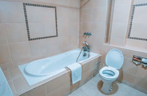 Nairobi Hotel | Everything You Need For The Perfect Vacation! Outdoor Pool, Free Parking!