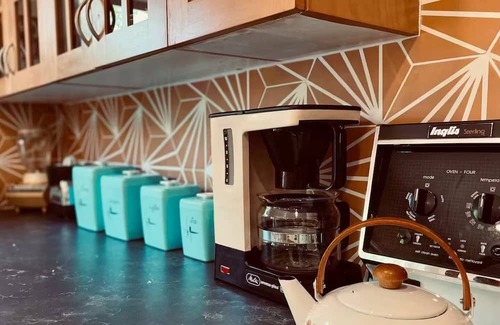 Hudson Casa | Vintage decor for a retro-chic stay in Hudson