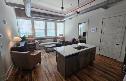 McMinnville Condominio | Charming 2BR suite in McMinnville, perfect for families or groups!