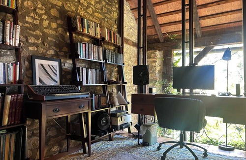 Finesville Casa | Close to the City, Far from Reality