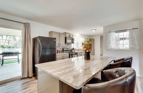 Wrens Casa | Group Getaway w/Fenced Yard & Pool Table in Wrens