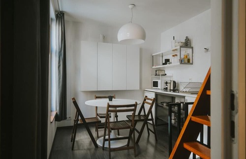 Feronstree et Hors-Chateau Casa | 2 bedrooms triplex in historic heart of Liege