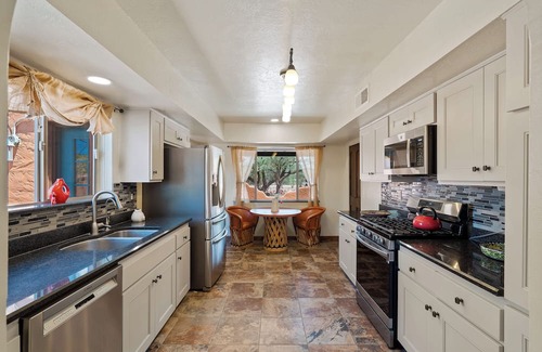 Tubac Casa | Country club living with private pool and hot tub.