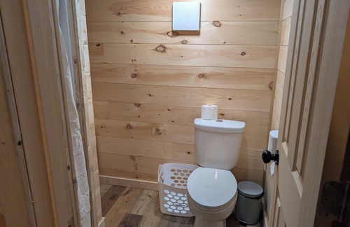 Spurlockville Cabina | Horse Creek Cabins - Creekside Cabin near Ivy Branch