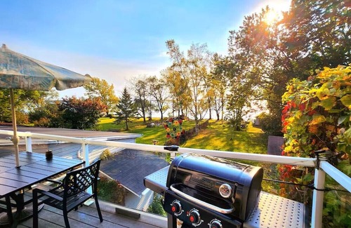 Carrying Place Apartamento | Waterfront Comfy Guesthouse, Prince Edward County