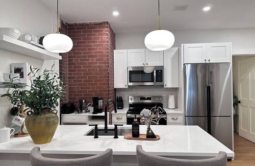 Fox Point Apartamento | 2BR Garden Apt w/Parking Near Brown & RISD