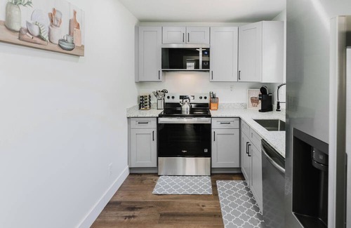 College Heights Casa | Modern Renovated 3-Bed Near Ann Arbor & Ypsilanti