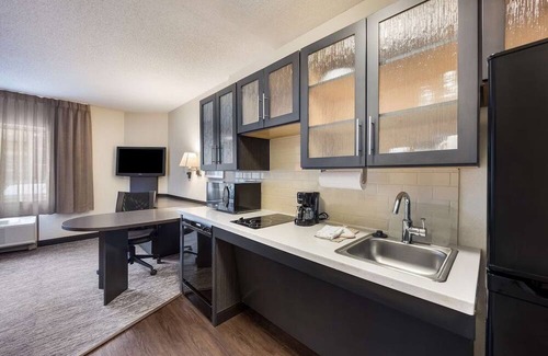 Braintree Hotel | Family-Friendly Stay | Kitchens Near Freedom Trail & Quincy Market | 3 Units