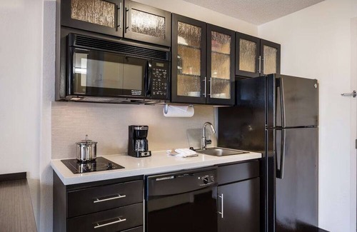 Braintree Hotel | Extended Stay | Spacious Haven w/ Kitchen | Near South Shore Plaza | 2 Units