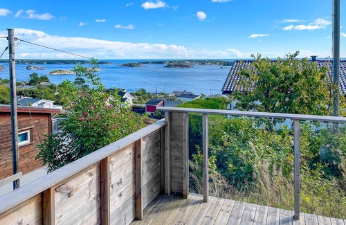 Kolbjørnsvik Casa | Lovely home in Sandviga with house sea view