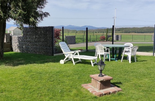 Wolfersdorf Apartamento | Quiet gite in a cul-de-sac, pets welcome by prior arrangement.