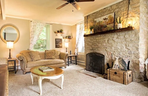 Springfield Cabaña | Charming Historical Cottage in Springfield, OH