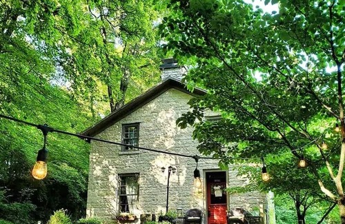 Springfield Cabaña | Charming Historical Cottage in Springfield, OH