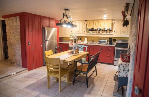 Springfield Cabaña | Charming Historical Cottage in Springfield, OH