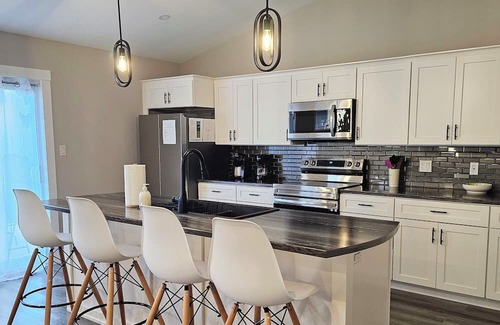 Stratford Casa | Minutes to Charlottetown - Three Bedroom, King Beds, Family friendly.