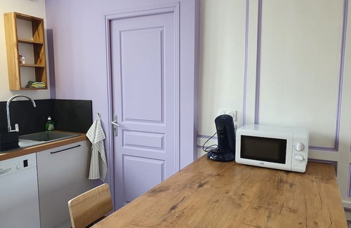 Villedieu-les-Poeles Apartamento | Fully furnished and equipped apartment in the courtyard of the Haut Manoir
