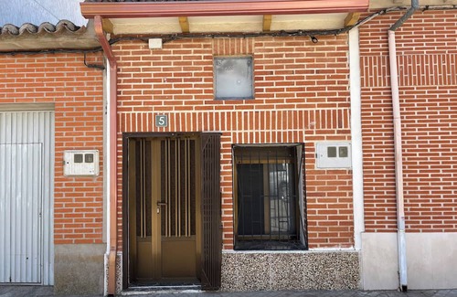 Nava del Rey Casa | House with patio