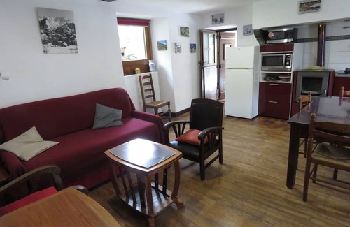 Esquieze-Sere Apartamento | Gite du Sardey (ground floor in renovated old house), quiet village 700m