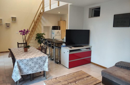 Neufchateau Apartamento | House near the train station with outdoor space