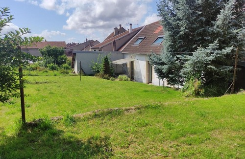 Neufchateau Apartamento | House near the train station with outdoor space